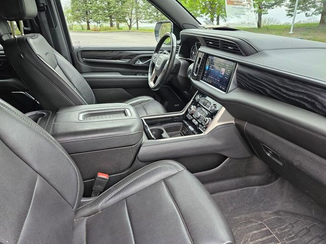 Used 2021 GMC Yukon XL Denali w/ Denali Premium Package AWD/4WD image 11