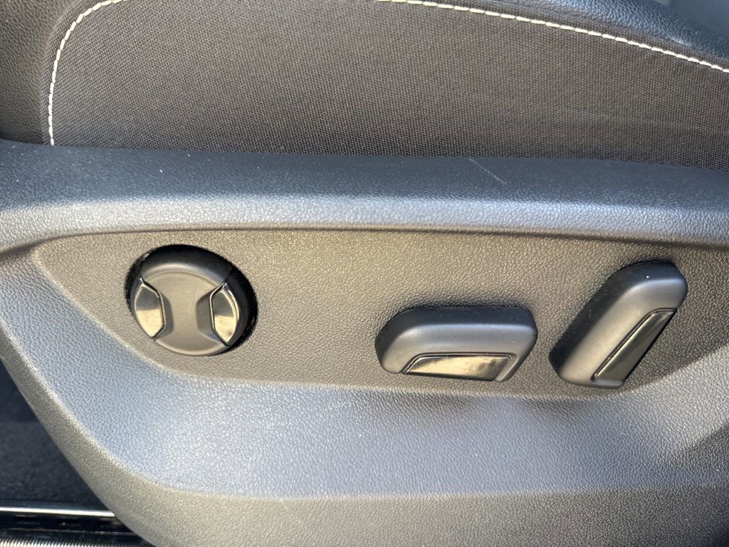 Used 2025 Volkswagen Atlas SE image 15