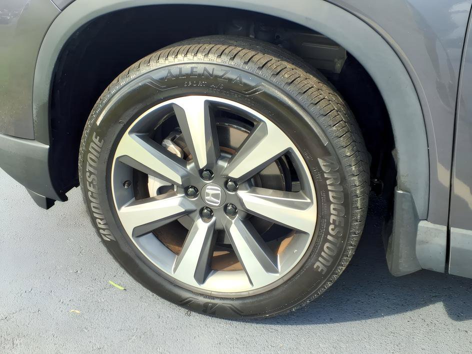 Used 2025 Honda Pilot Elite image 9