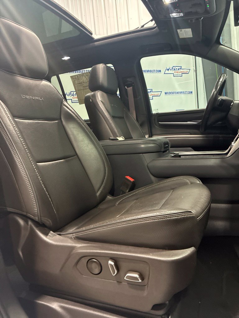 Used 2022 GMC Yukon Denali w/ Denali Premium Package AWD/4WD image 42