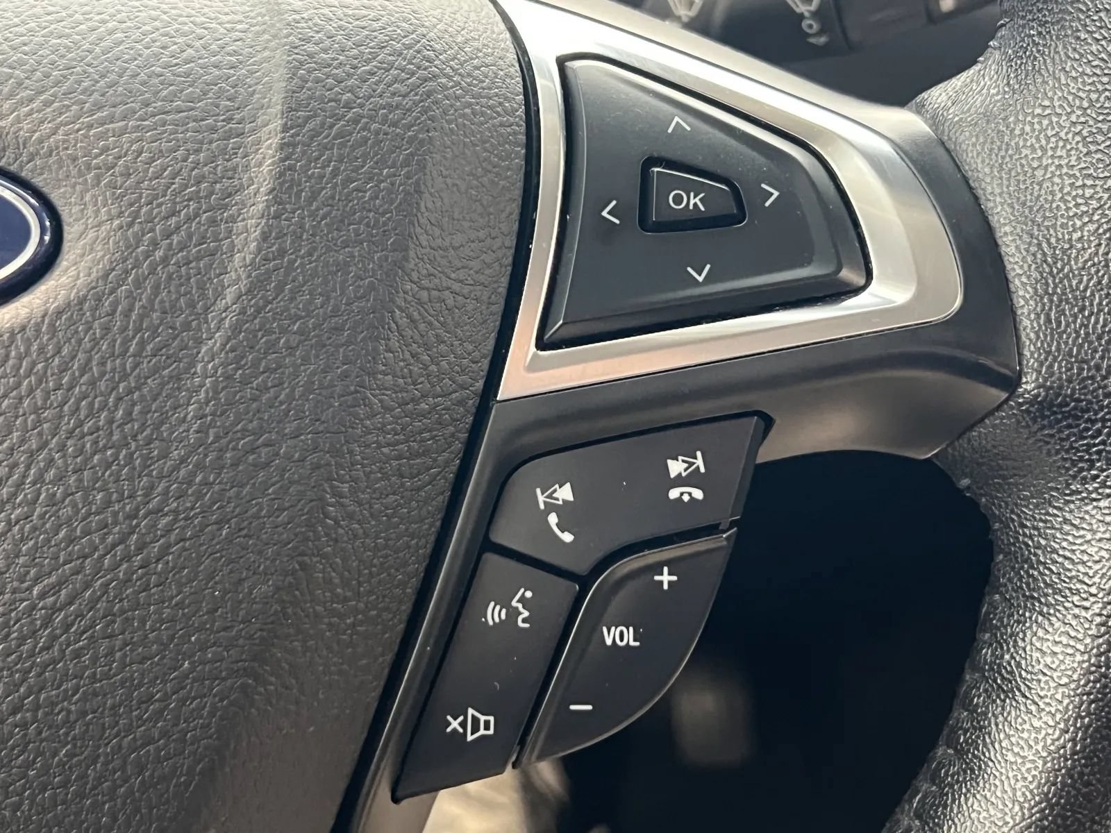 Used 2022 Ford Edge SEL AWD/4WD image 39
