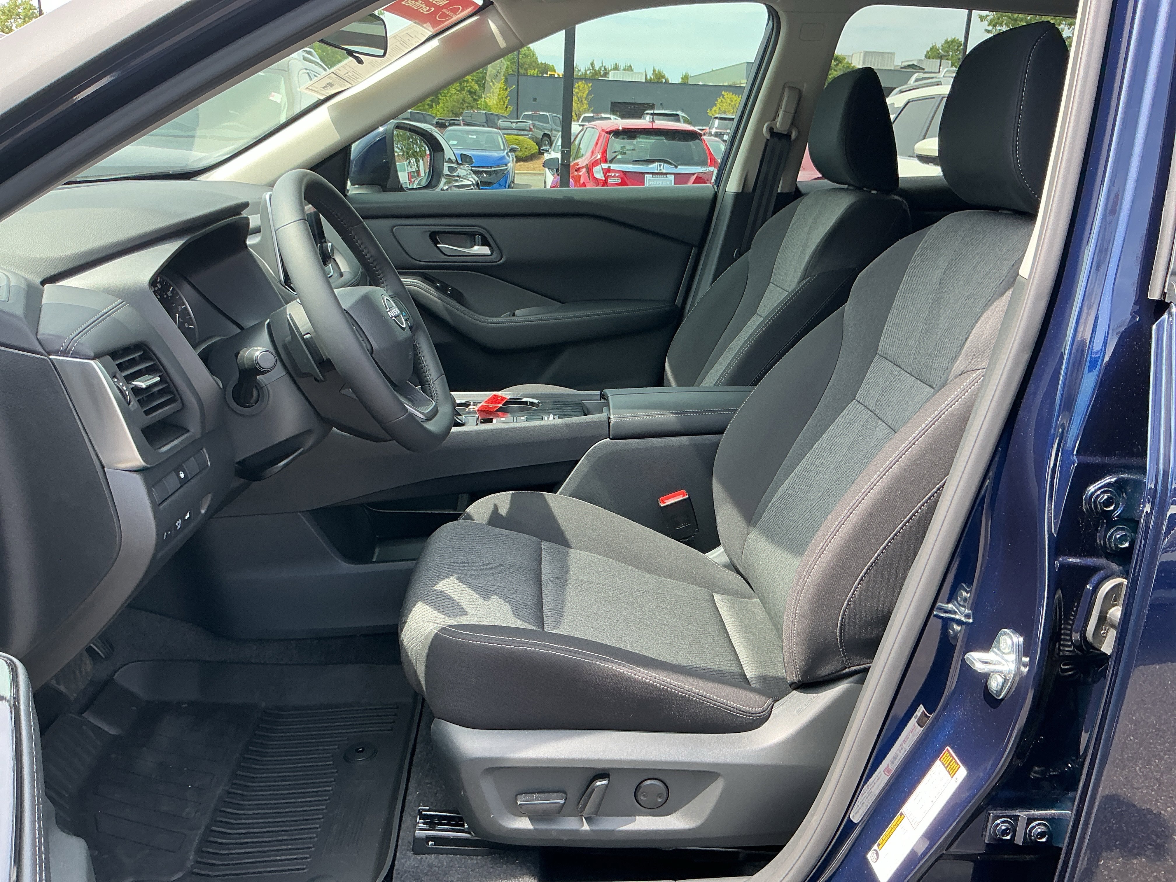 Certified 2026 Nissan Rogue SV FWD image 12