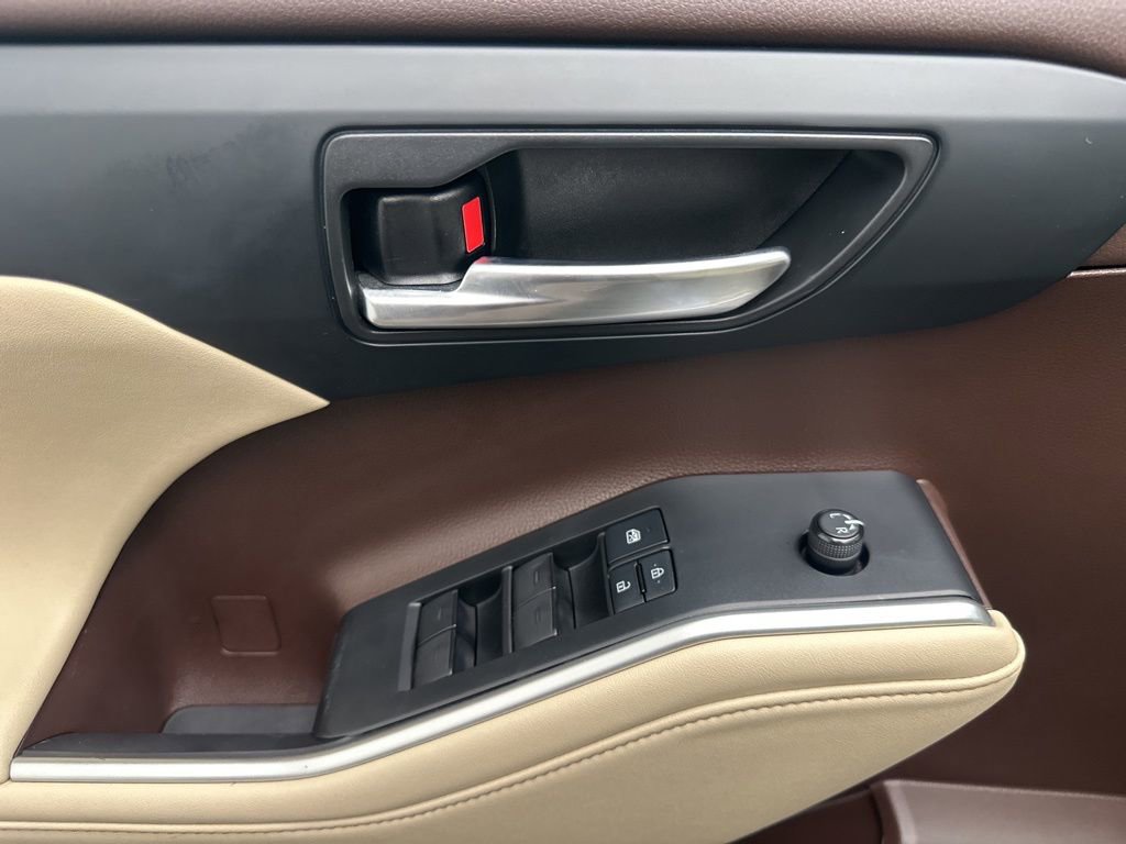 Used 2021 Toyota Highlander XLE image 27