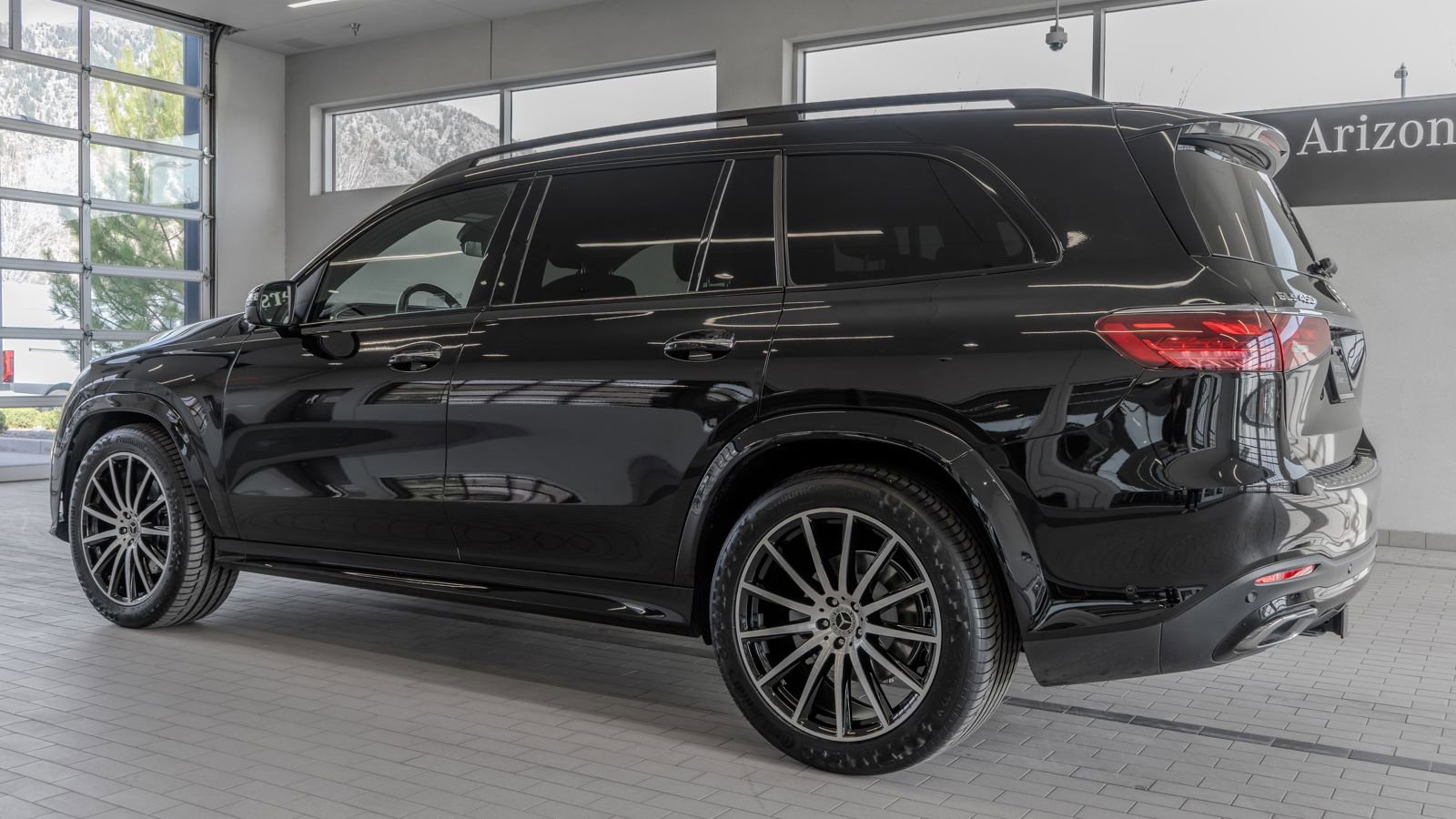 Used 2025 Mercedes-Benz GLS 450 4MATIC w/ AMG Line Exterior image 13