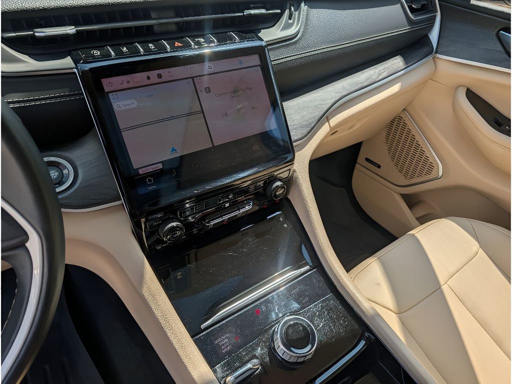 Used 2022 Jeep Grand Cherokee Limited image 22