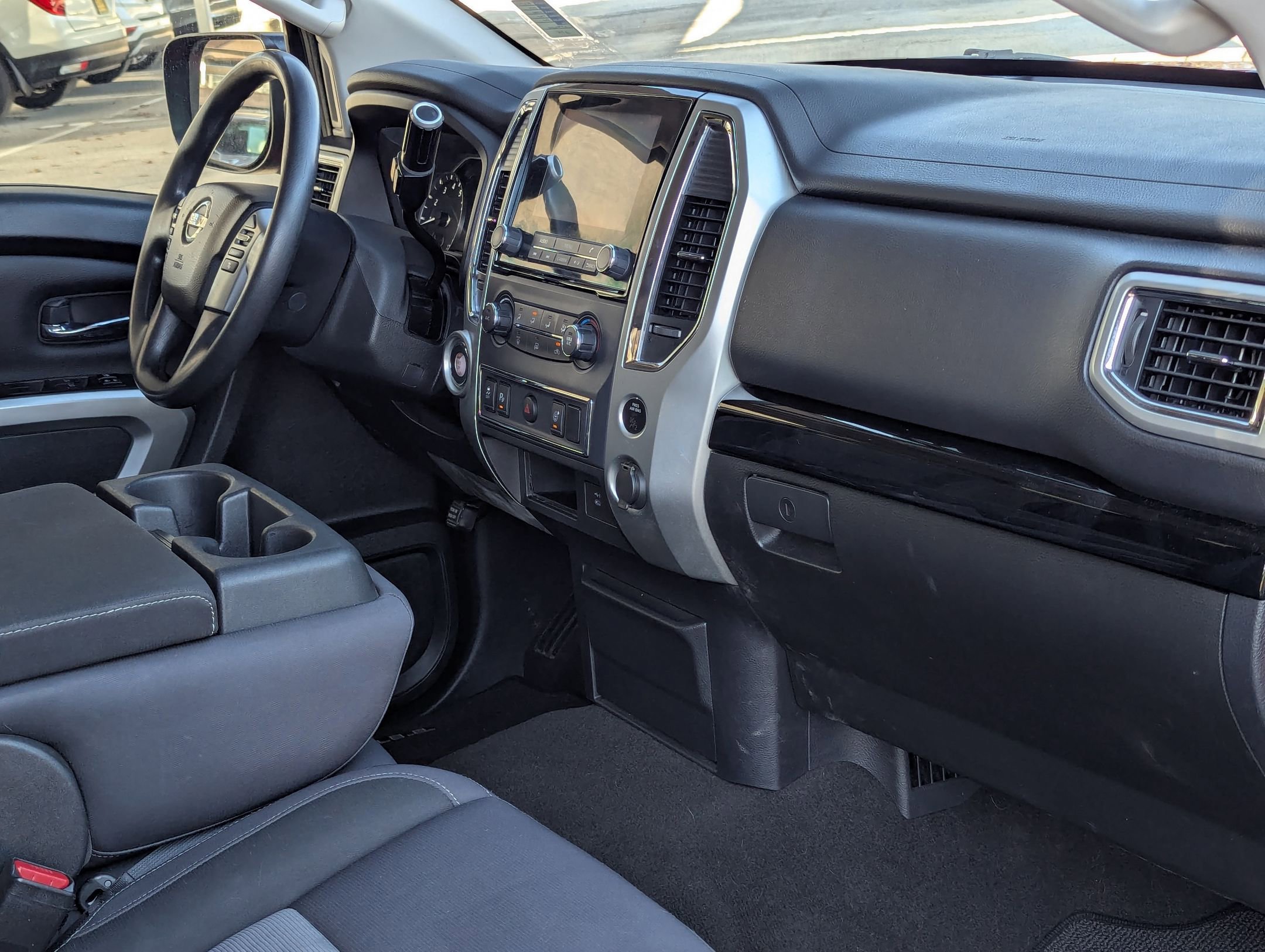 Used 2020 Nissan Titan SV image 29