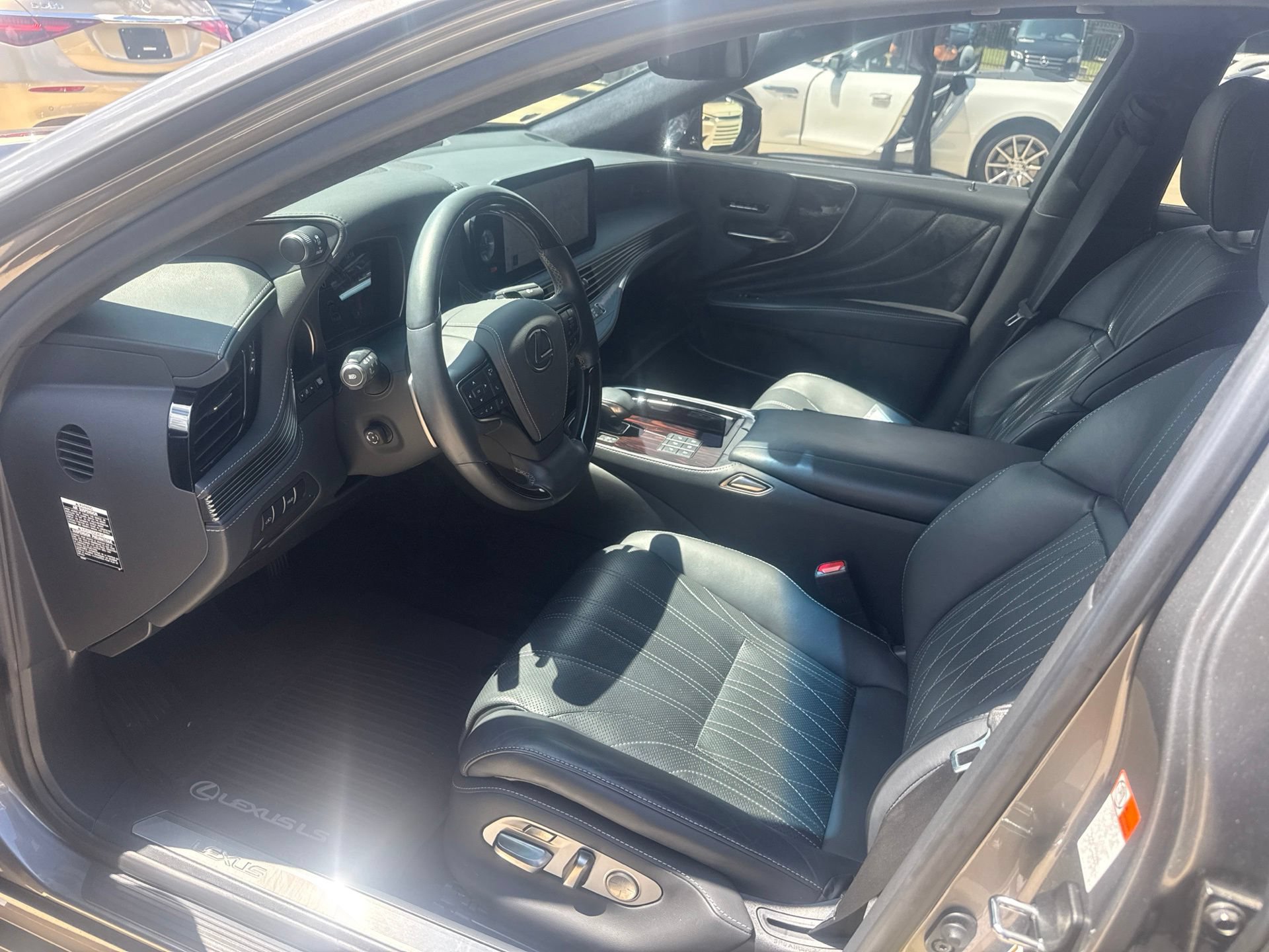 Used 2023 Lexus LS 500 w/ Interior Upgrade Package RWD image 9