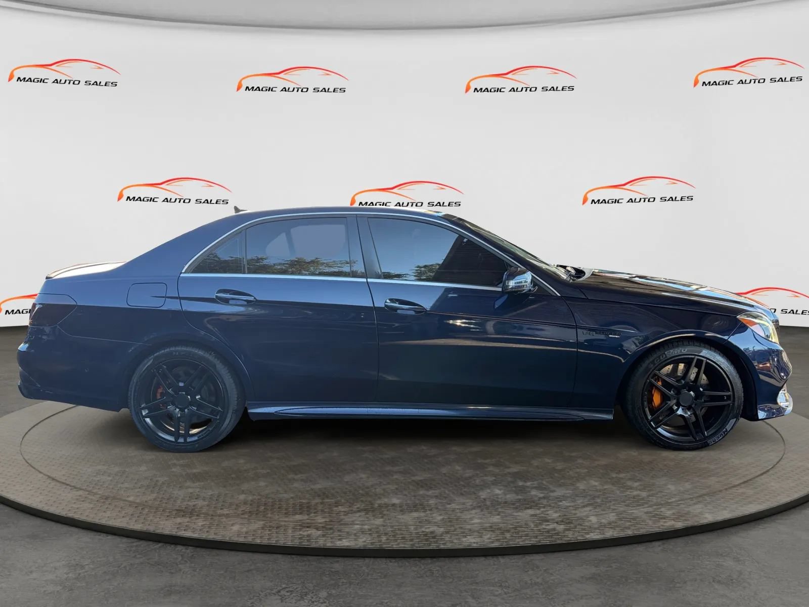 Used 2014 Mercedes-Benz E 550 4MATIC Sedan image 6