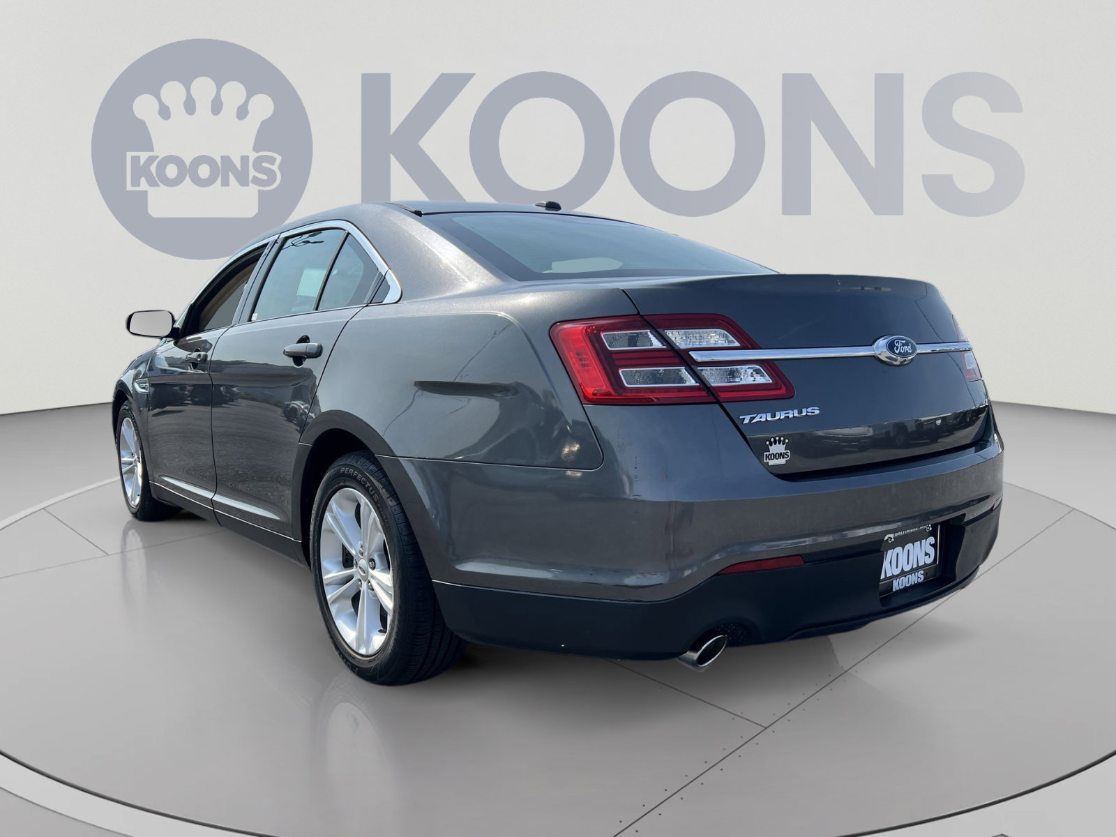 Used 2015 Ford Taurus SE FWD image 4