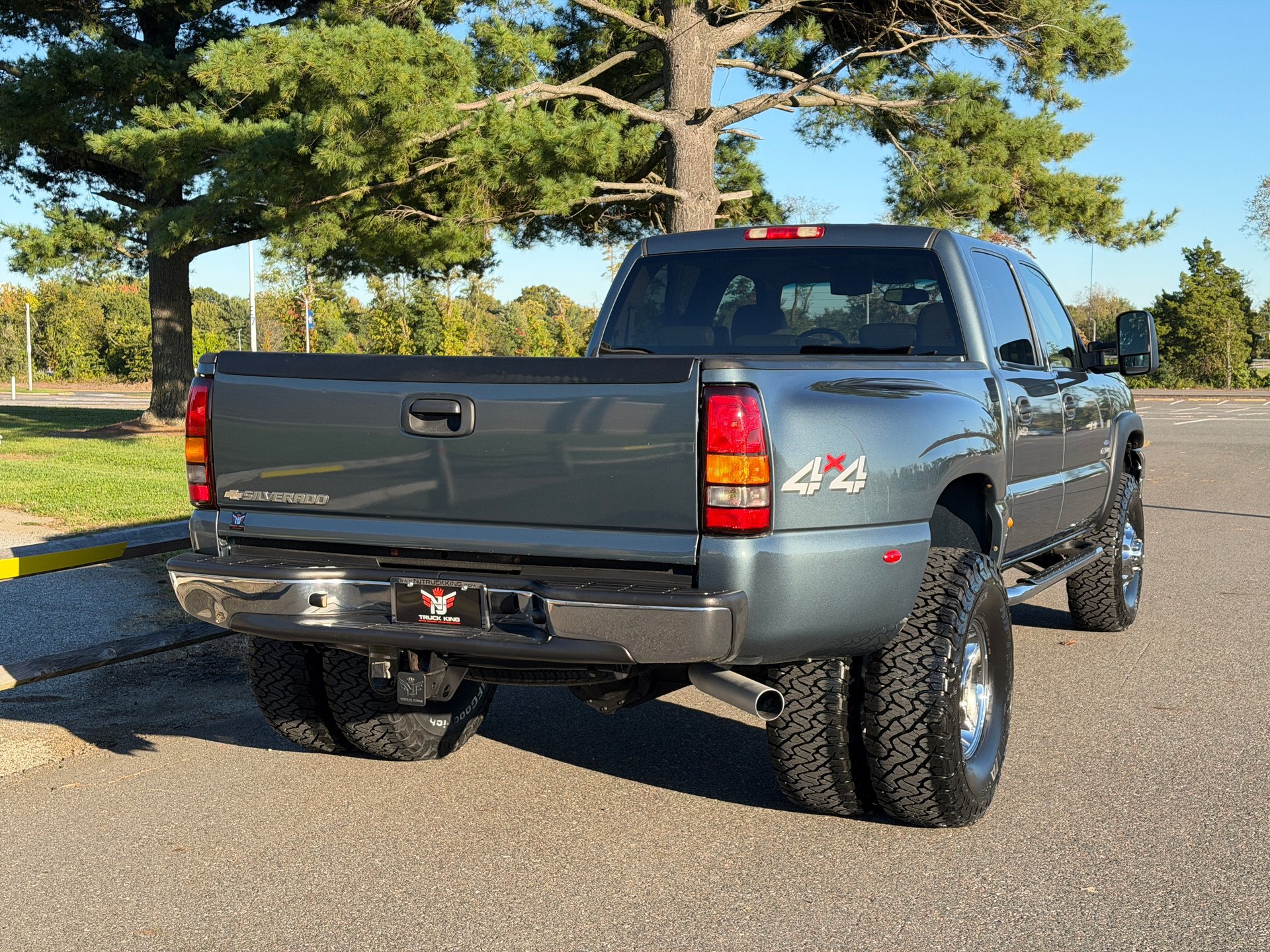 Used 2006 Chevrolet Silverado 3500 LT w/ Heavy-Duty Power Package AWD/4WD image 6