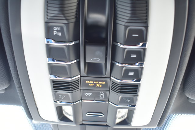 Used 2017 Porsche Cayenne Platinum Edition AWD/4WD image 36