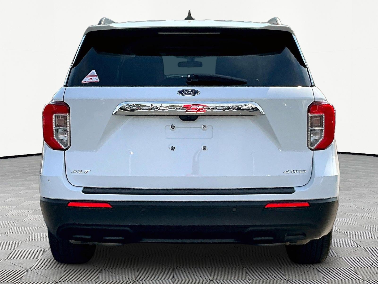 Used 2023 Ford Explorer XLT AWD/4WD image 5