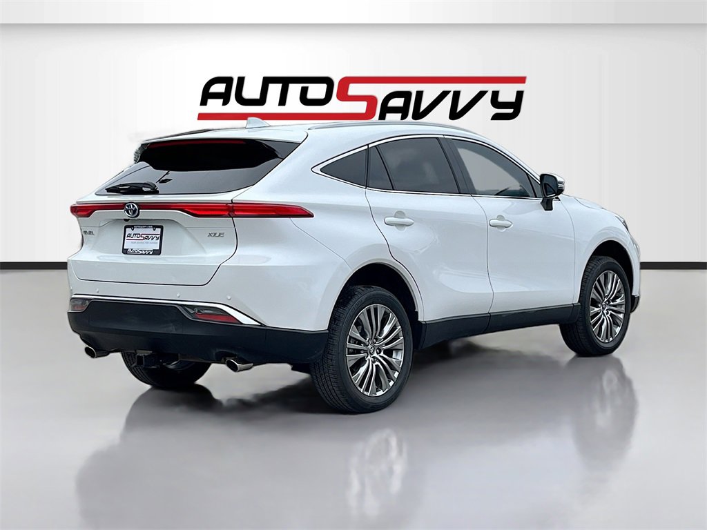 Used 2024 Toyota Venza XLE image 7