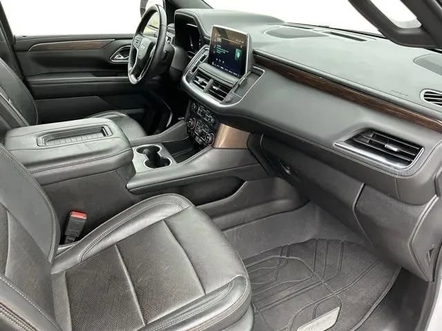 Used 2023 Chevrolet Suburban High Country image 17