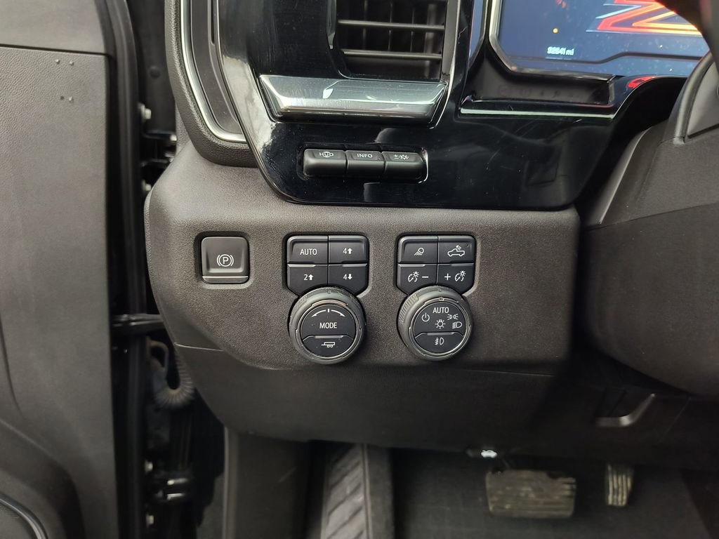 Used 2024 Chevrolet Silverado 3500 LTZ w/ LTZ Plus Package image 15