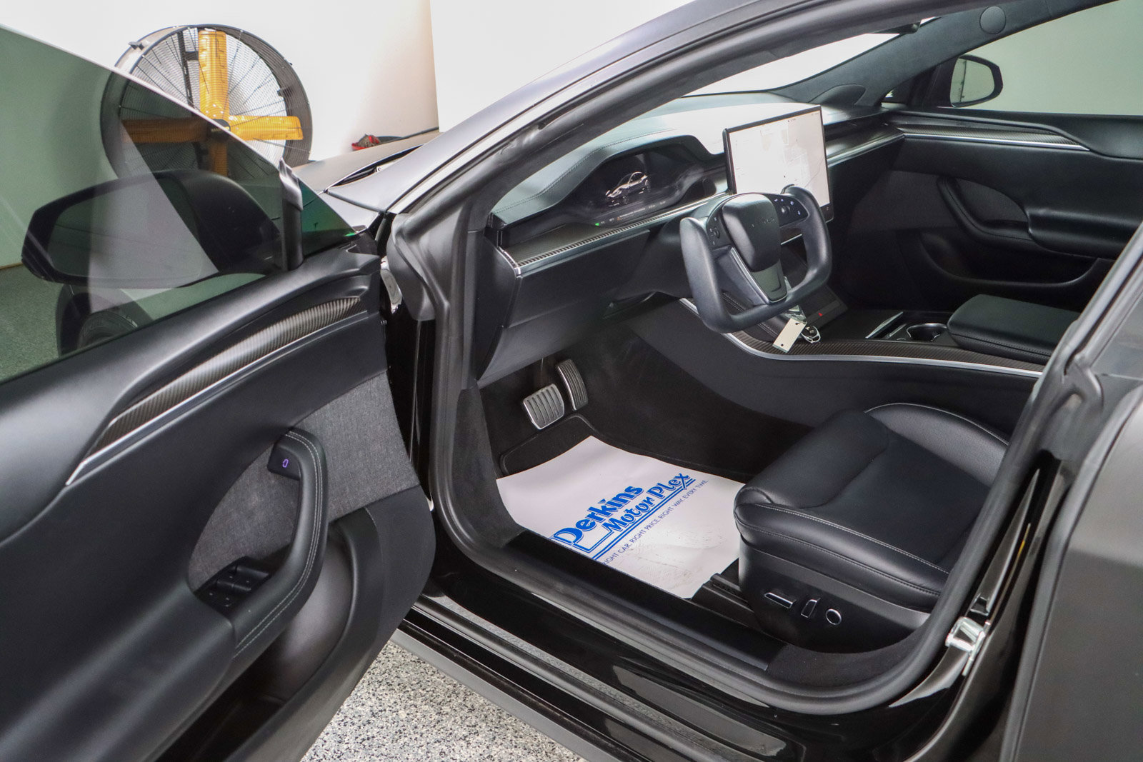 Used 2022 Tesla Model S Plaid image 3