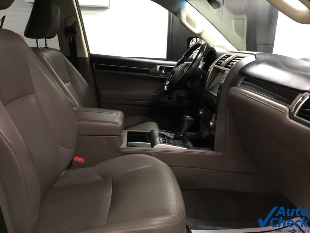 Used 2018 Lexus GX 460 w/ Navigation Package image 35