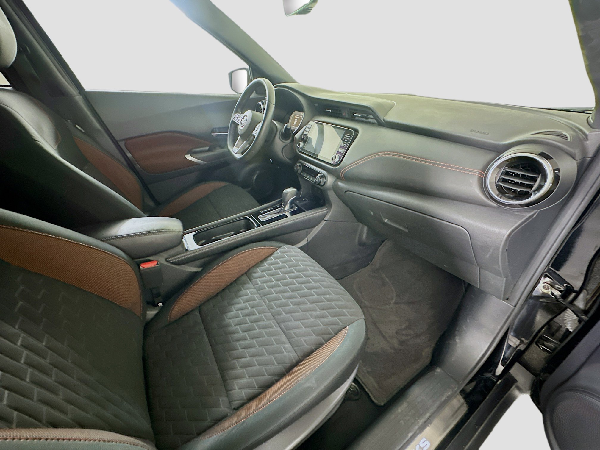 Used 2023 Nissan Kicks SR w/ Interior Electronics Package FWD image 28