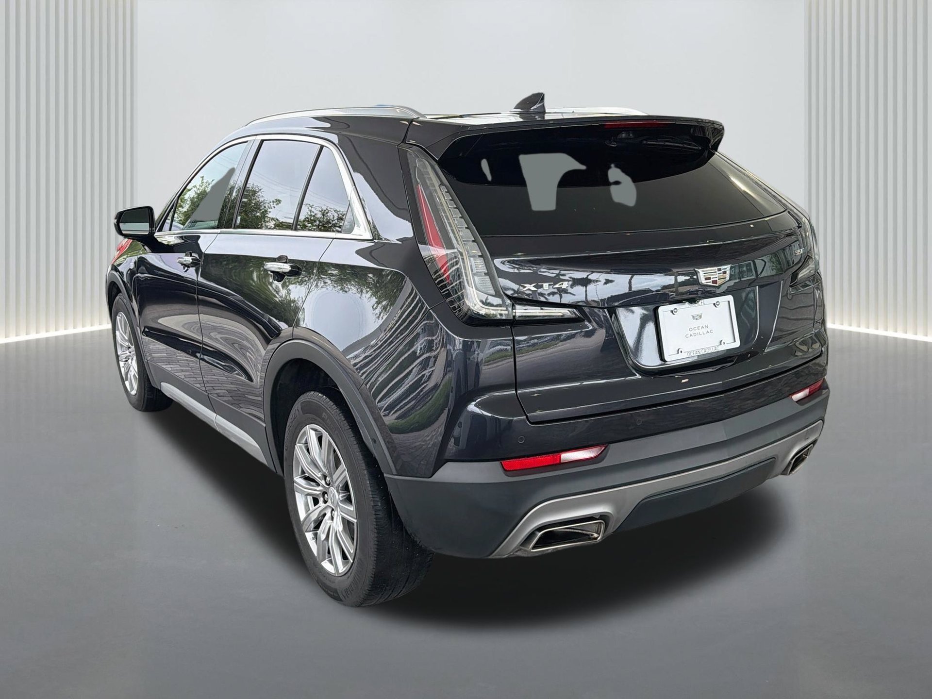 Certified 2022 Cadillac XT4 Premium Luxury w/ Enhanced Visibility Package FWD image 3