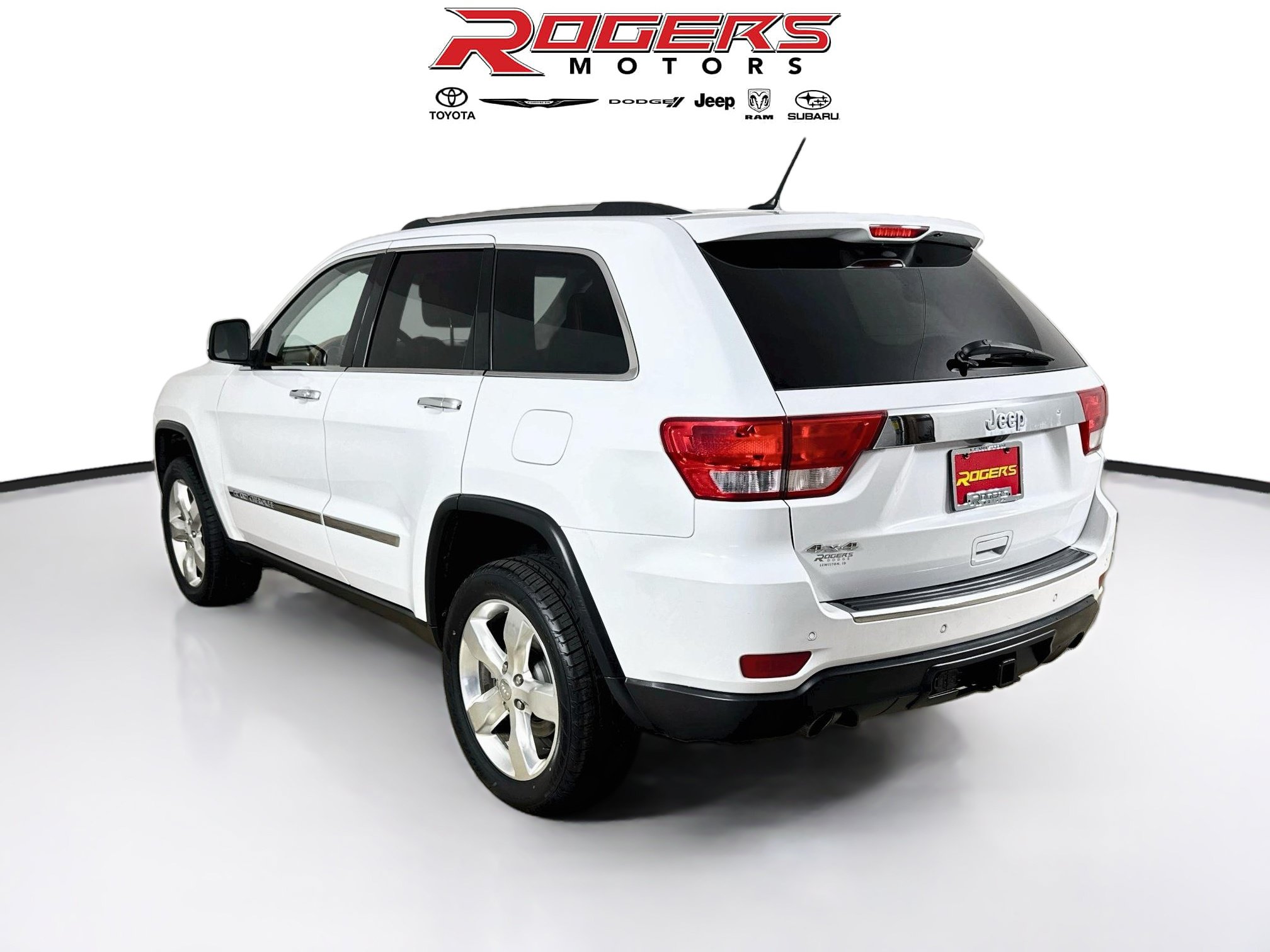 Used 2013 Jeep Grand Cherokee Overland Summit AWD/4WD image 6