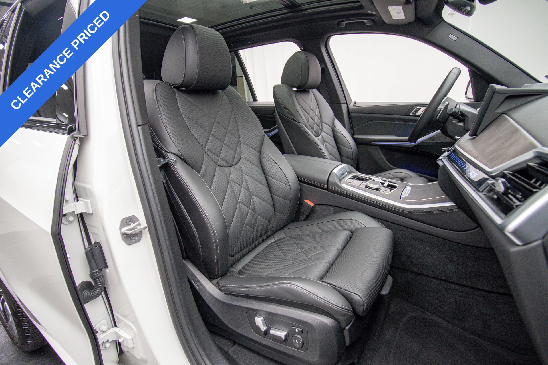 Used 2024 BMW X5 xDrive40i w/ M Sport Package AWD/4WD image 15