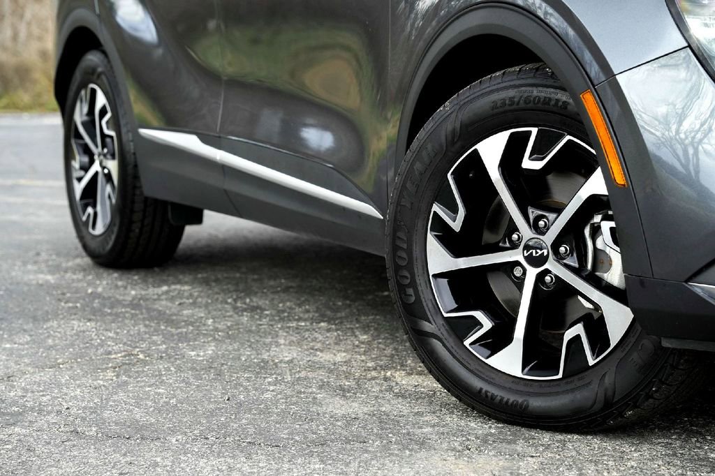 Used 2023 Kia Sportage EX image 3