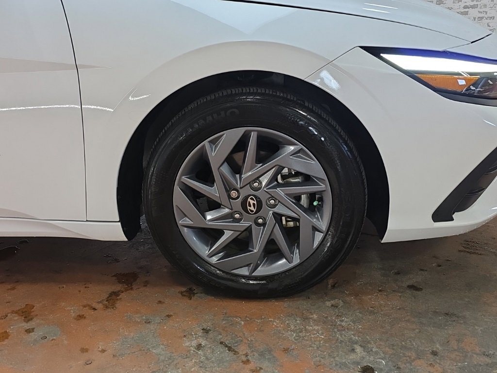 Certified 2024 Hyundai Elantra SEL image 8