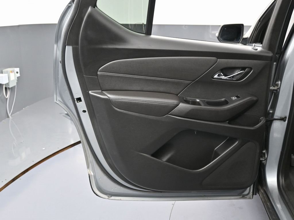 Used 2023 Chevrolet Traverse LT w/ LPO, Floor Liner Package image 43