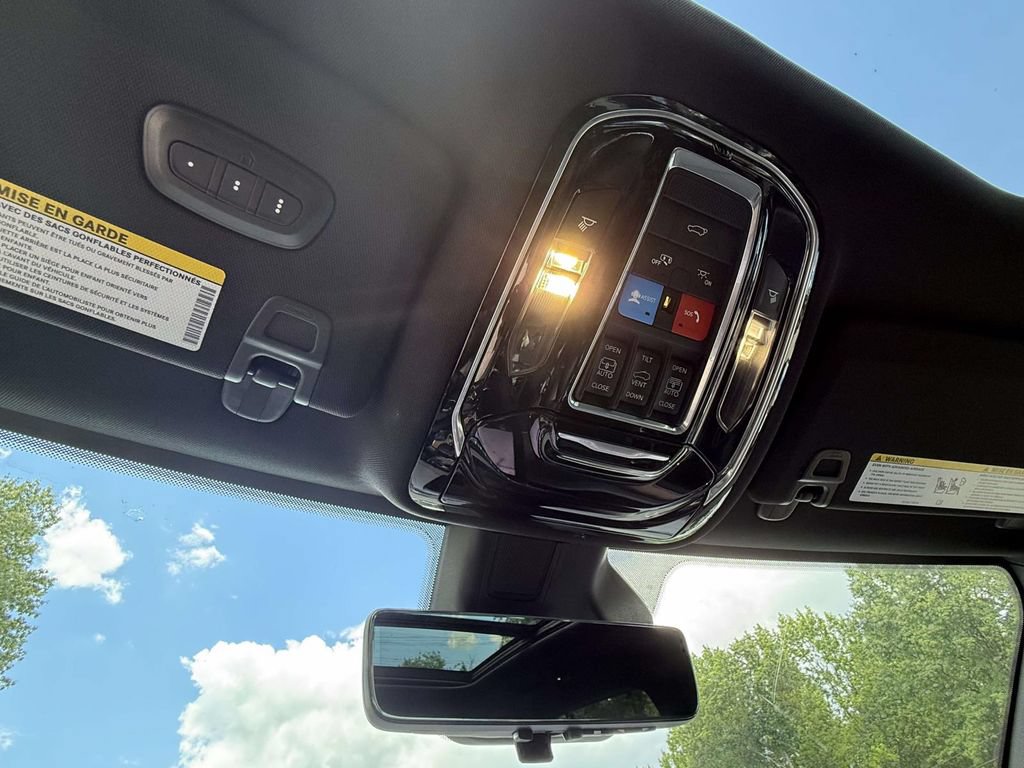 Used 2023 Jeep Grand Cherokee Summit w/ Adv Protech Group IV AWD/4WD image 29