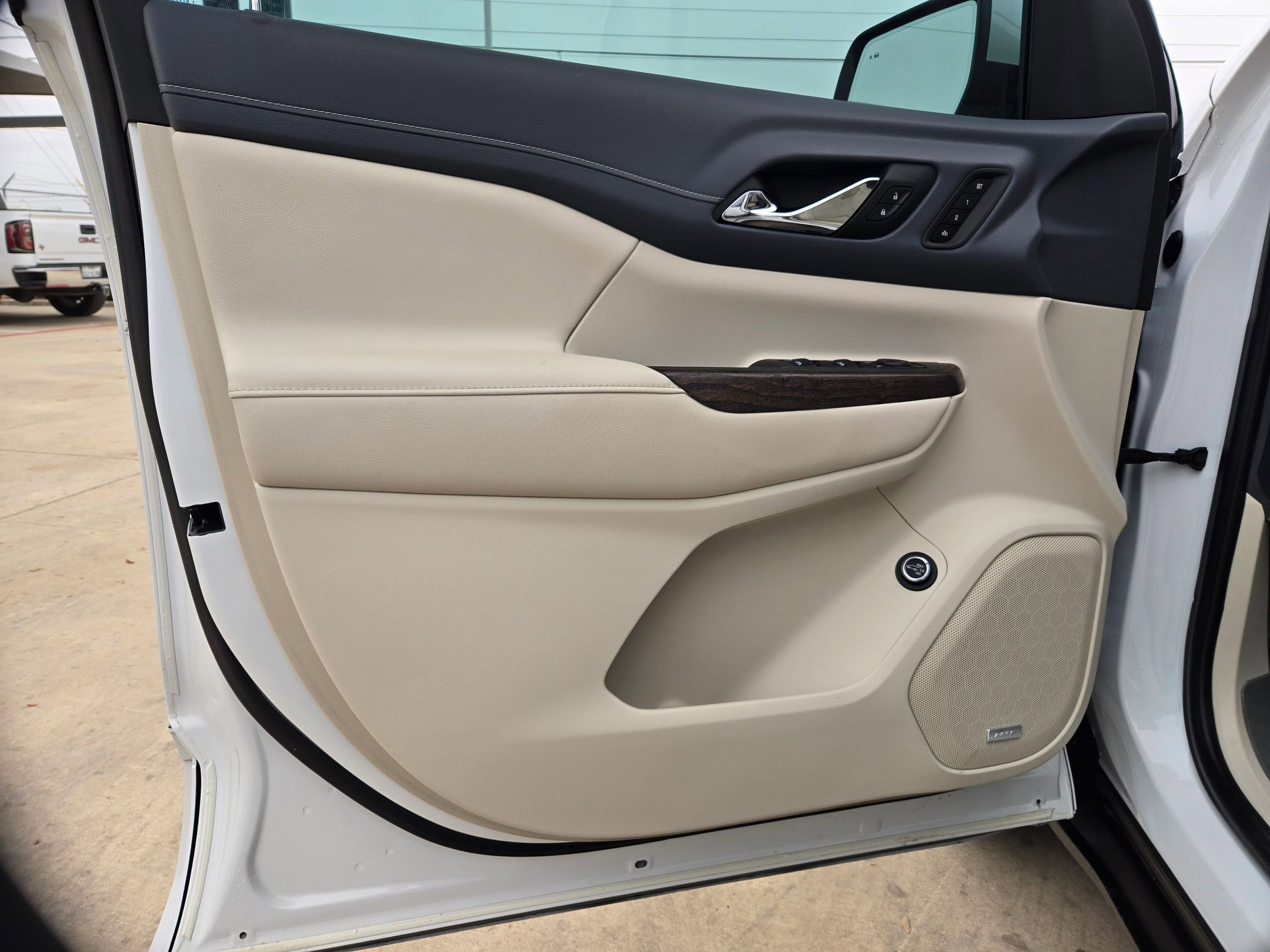 Certified 2020 GMC Acadia Denali image 11