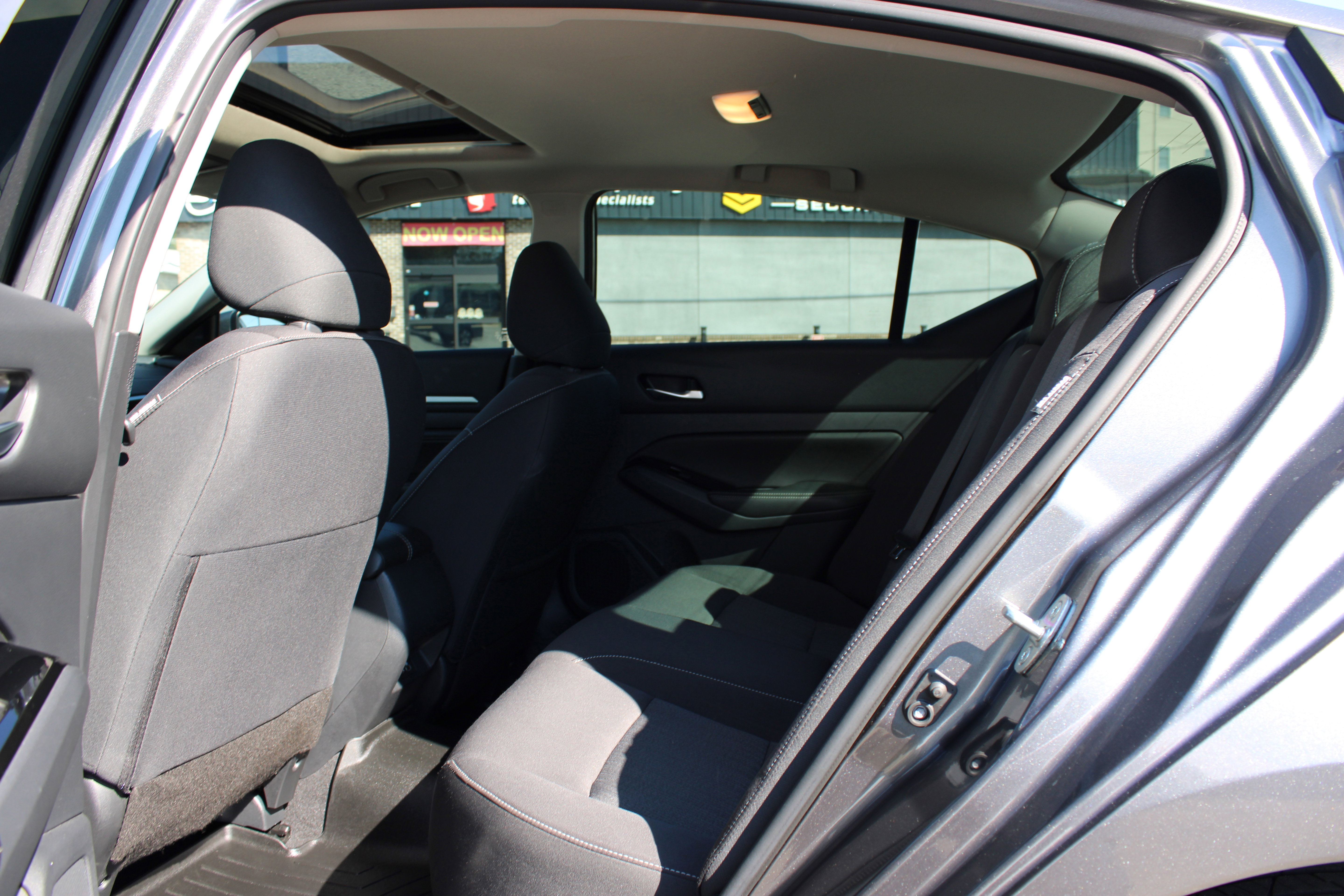 Used 2022 Nissan Altima 2.5 SV w/ SV Premium Package image 8