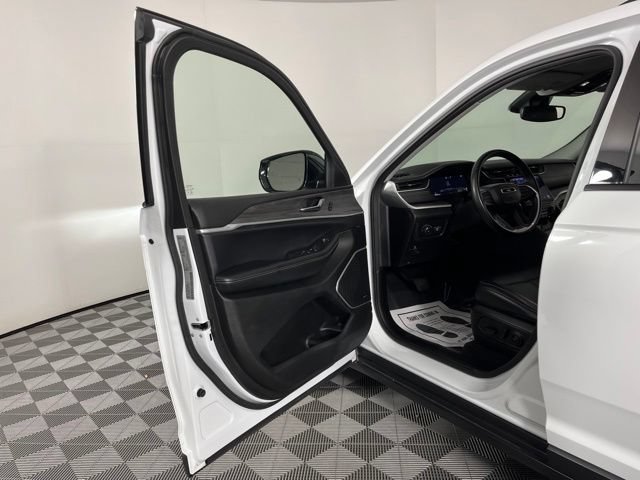 Used 2022 Jeep Grand Cherokee Limited AWD/4WD image 18