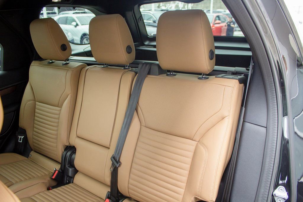 Used 2024 Land Rover Discovery Dynamic SE image 22