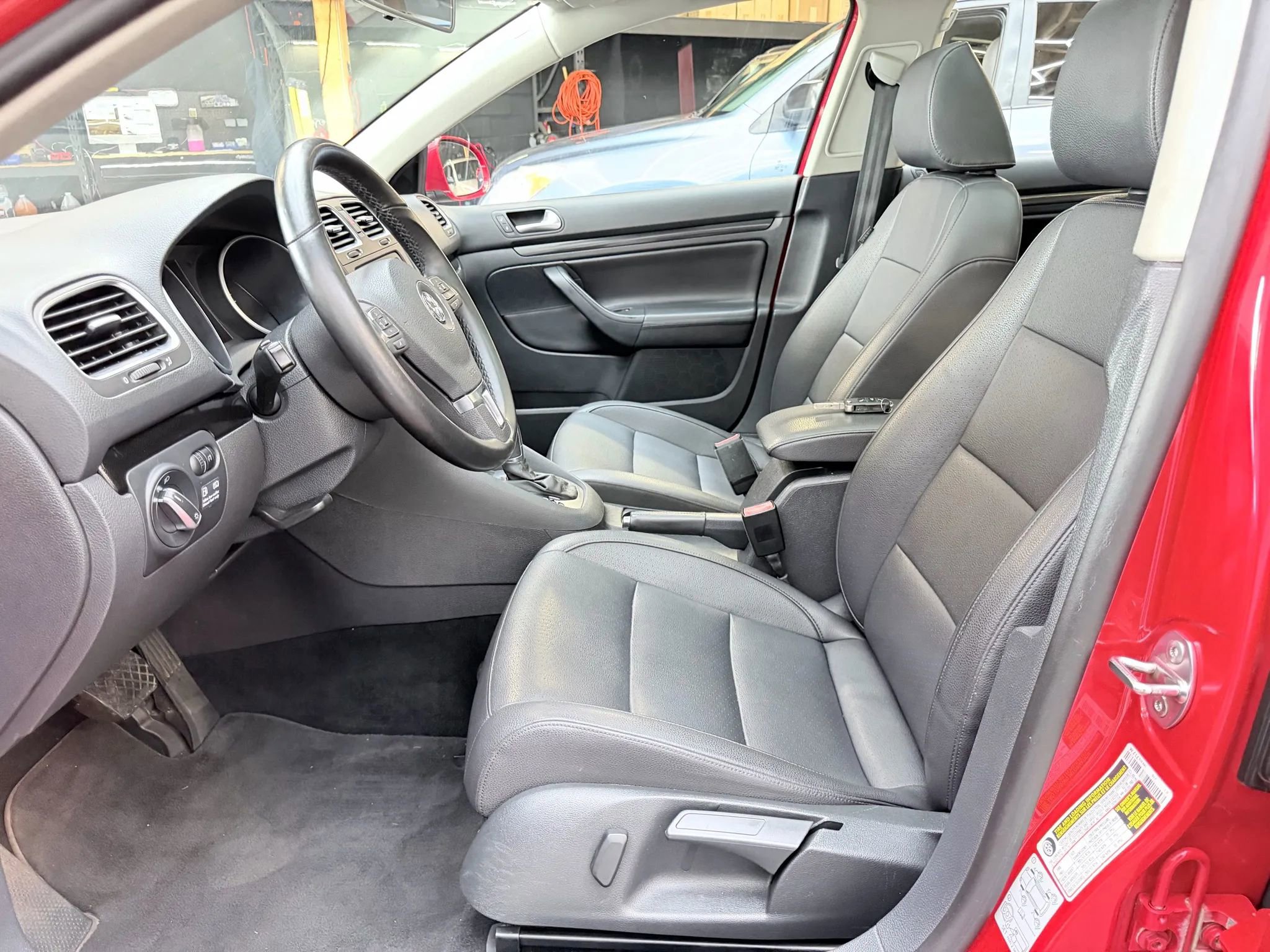 Used 2011 Volkswagen Jetta TDI FWD image 10