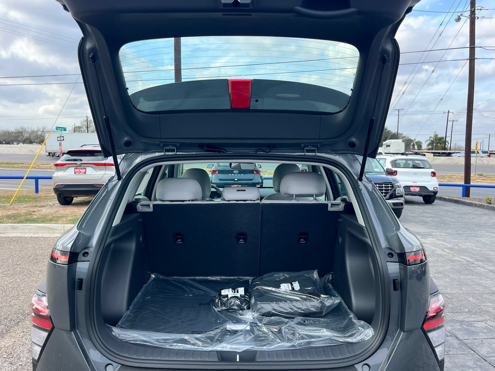 New 2026 Hyundai Kona SE FWD image 25