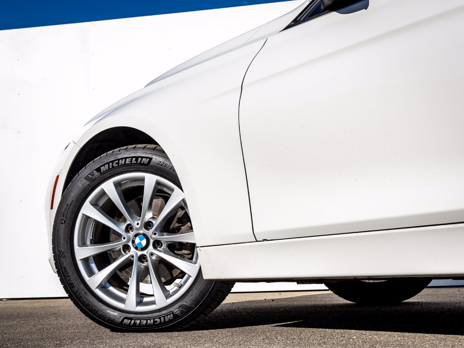 Used 2017 BMW 320i Sedan RWD image 11