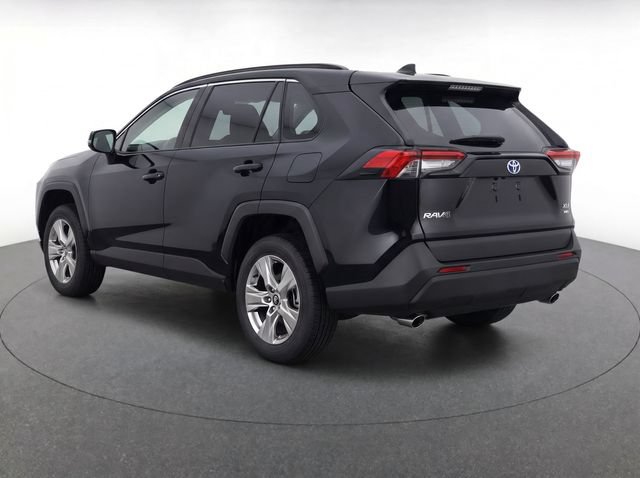 Used 2025 Toyota RAV4 XLE AWD/4WD image 3