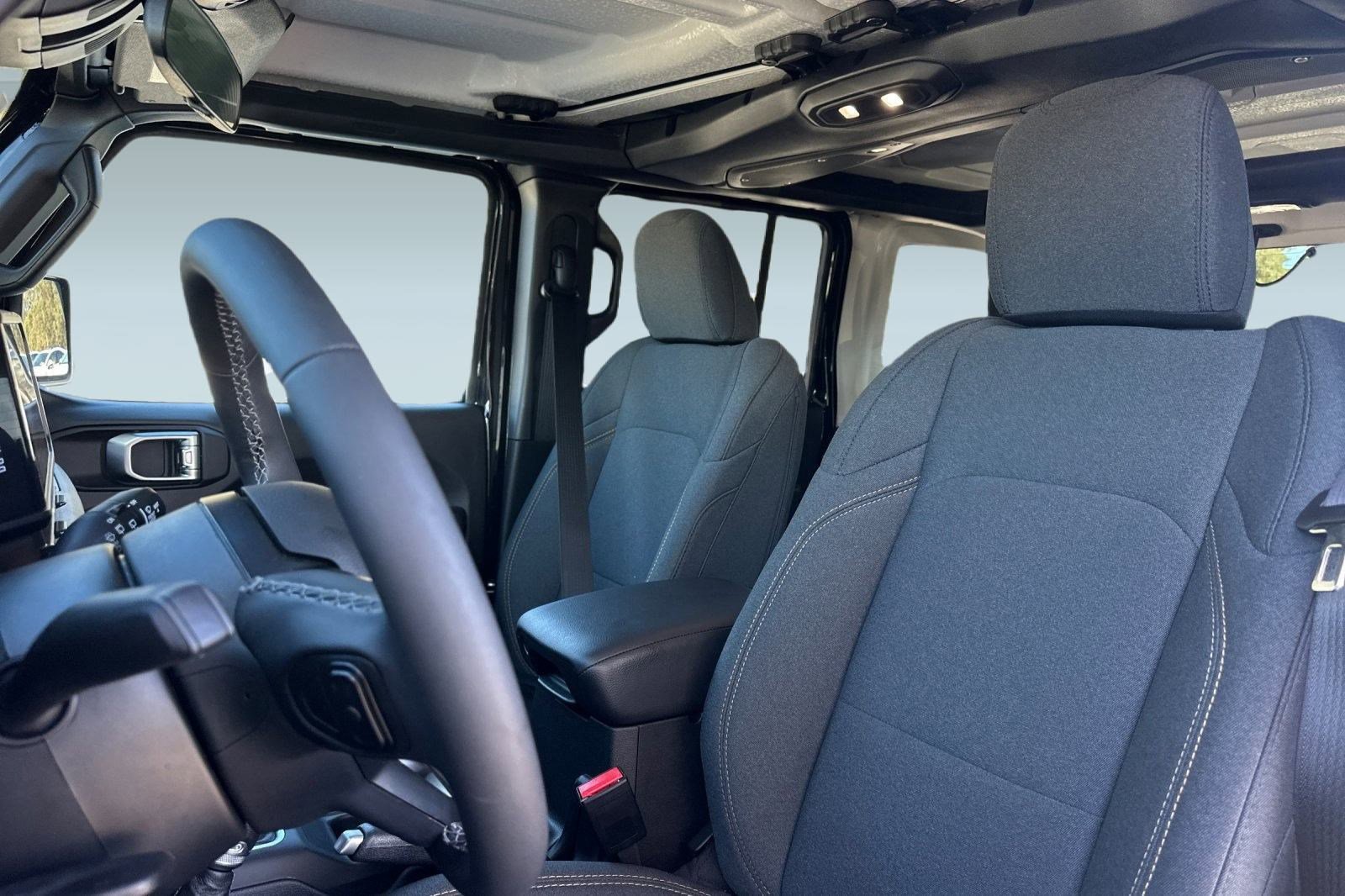 Used 2025 Jeep Wrangler Willys image 22