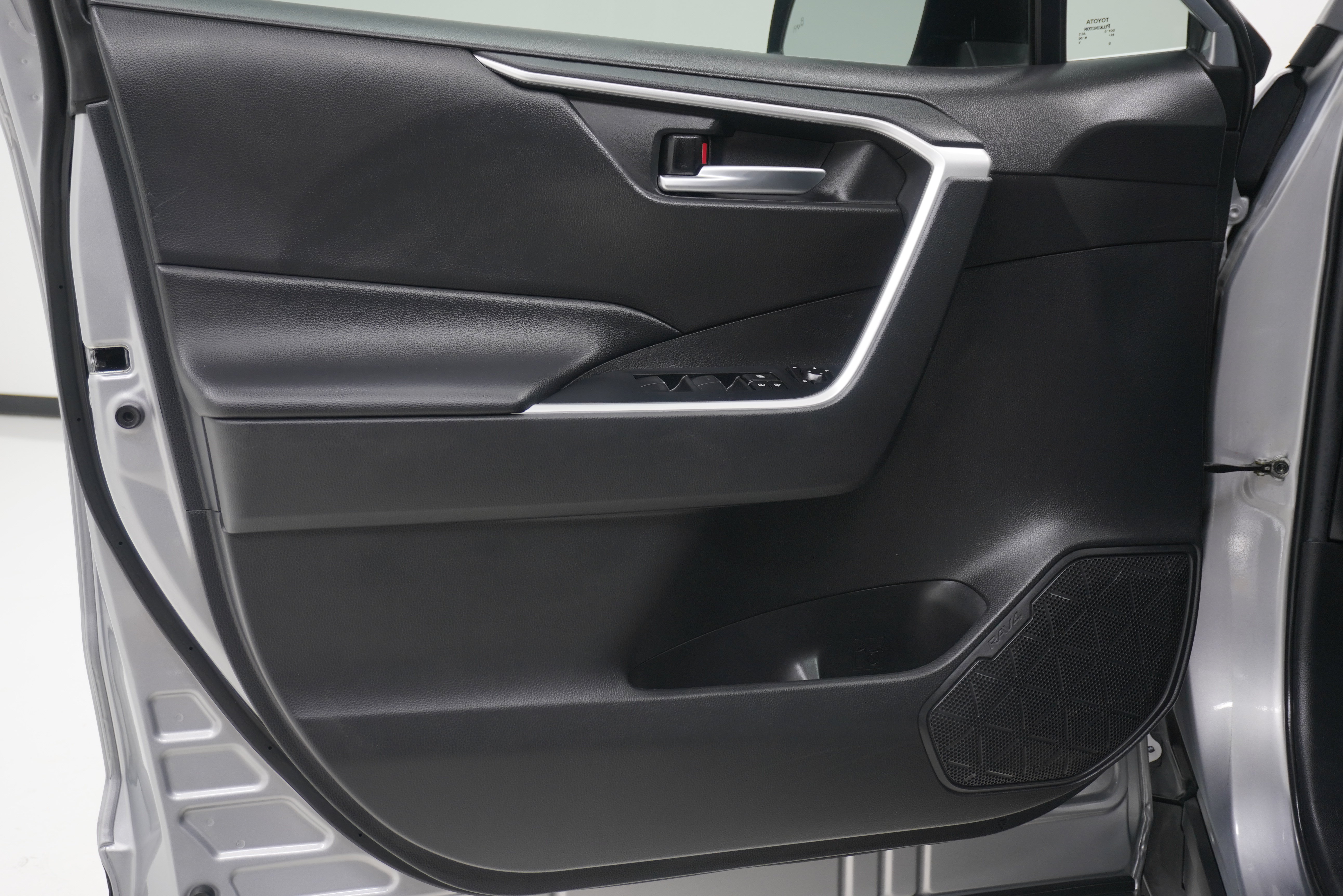 Used 2021 Toyota RAV4 XLE Premium FWD image 14