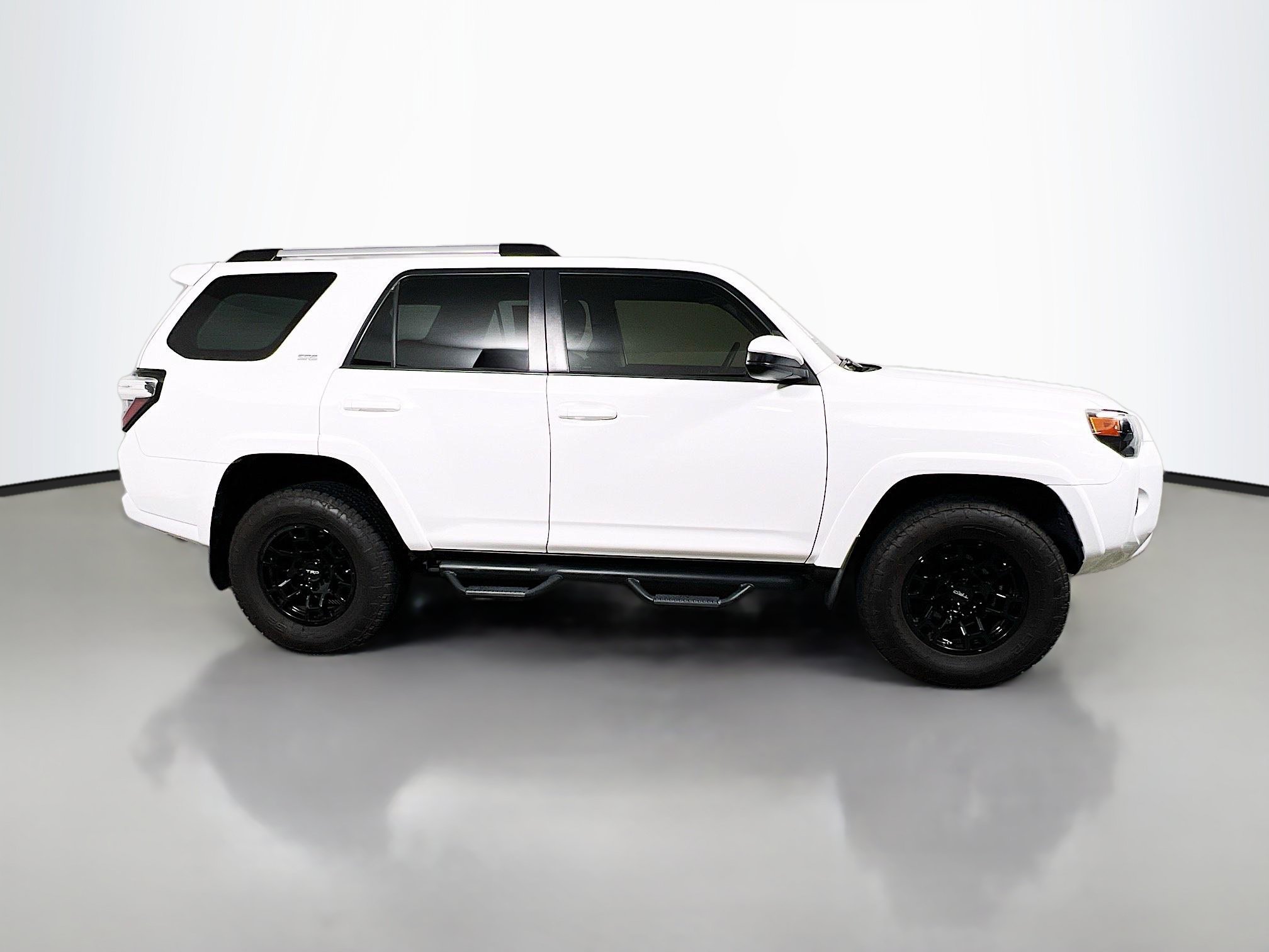 Used 2020 Toyota 4Runner SR5 AWD/4WD image 3