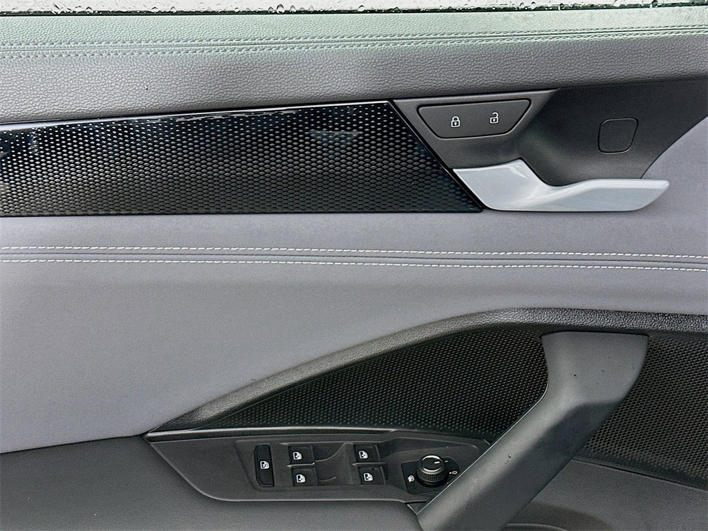 New 2025 Volkswagen Tiguan SE image 21