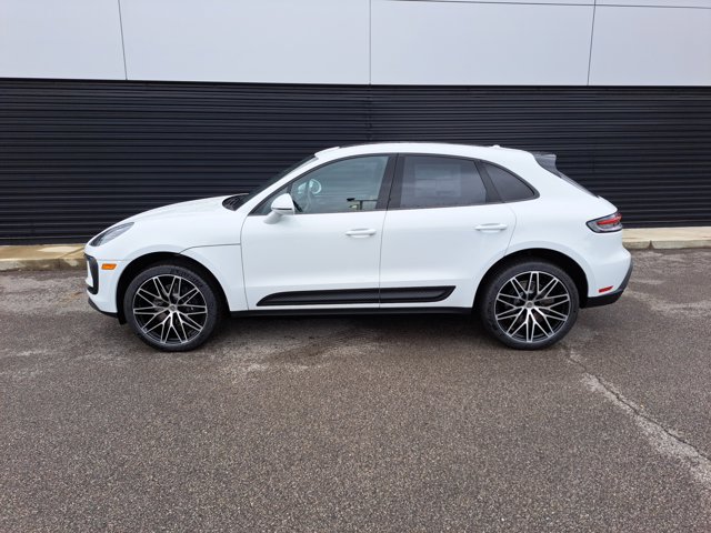 Used 2026 Porsche Macan AWD/4WD image 2