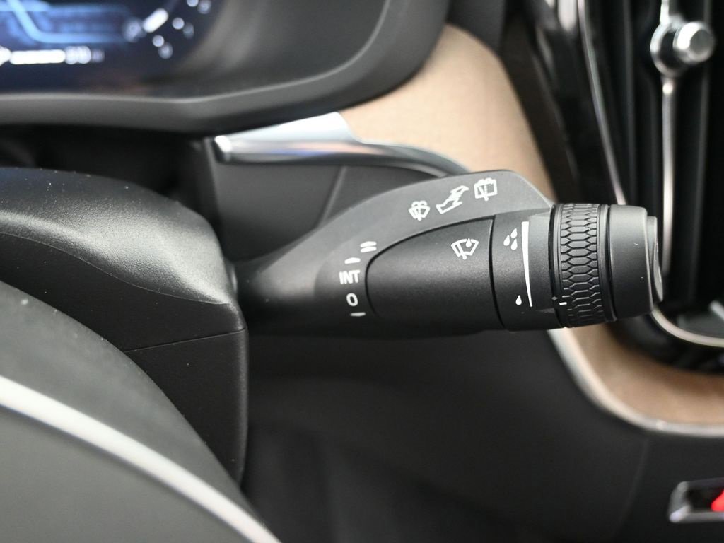 New 2026 Volvo XC60 B5 Plus w/ Protection Package Premier image 18