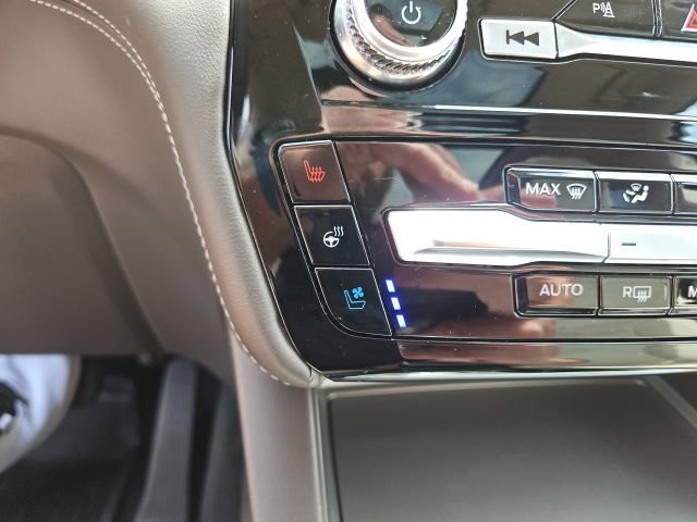 Used 2023 Ford Explorer Platinum w/ Technology Package image 30