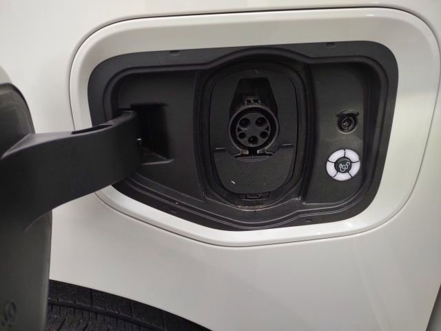 Used 2022 Ford F150 Lightning Platinum image 31