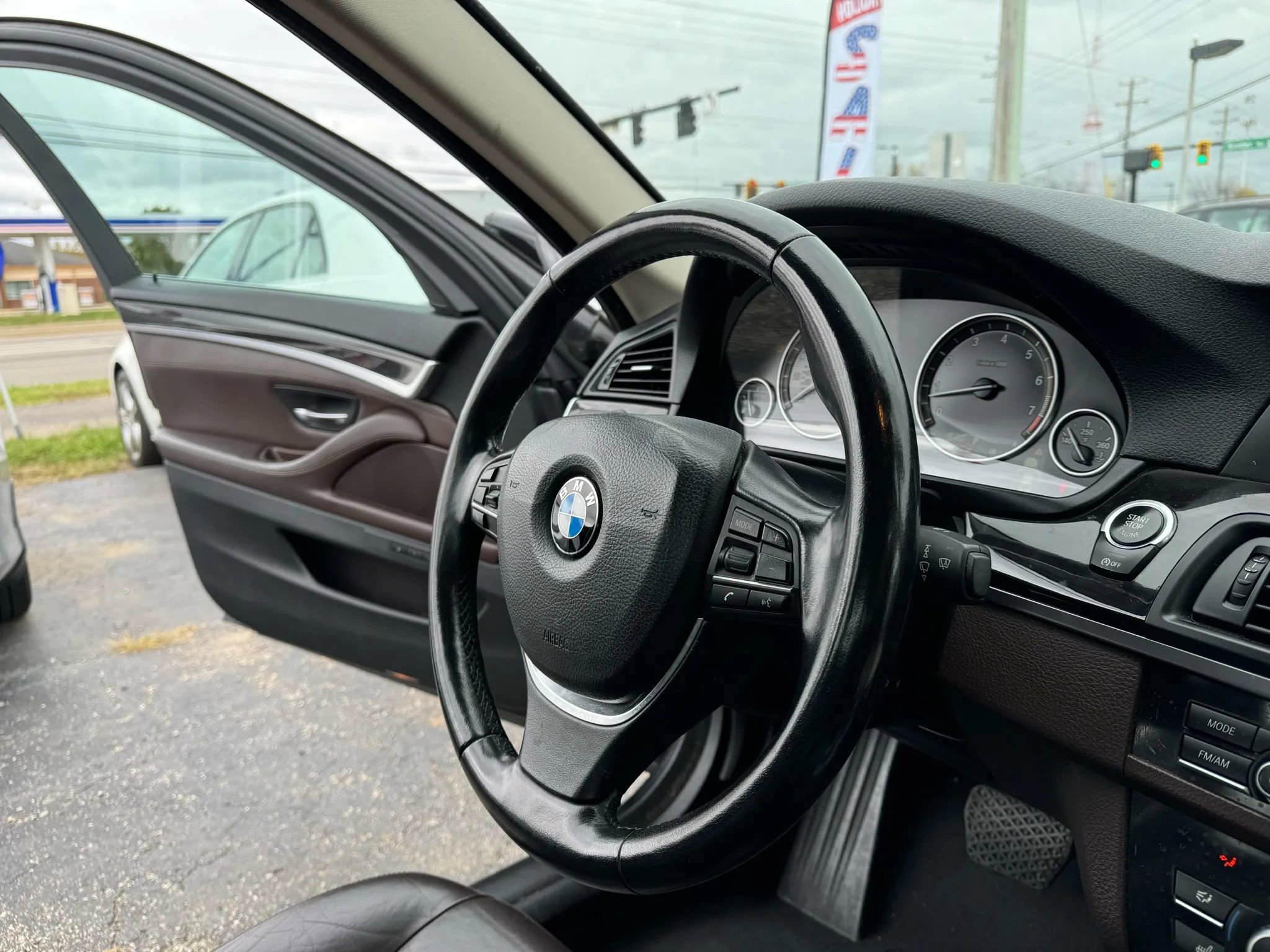 Used 2014 BMW 528i xDrive Sedan image 25