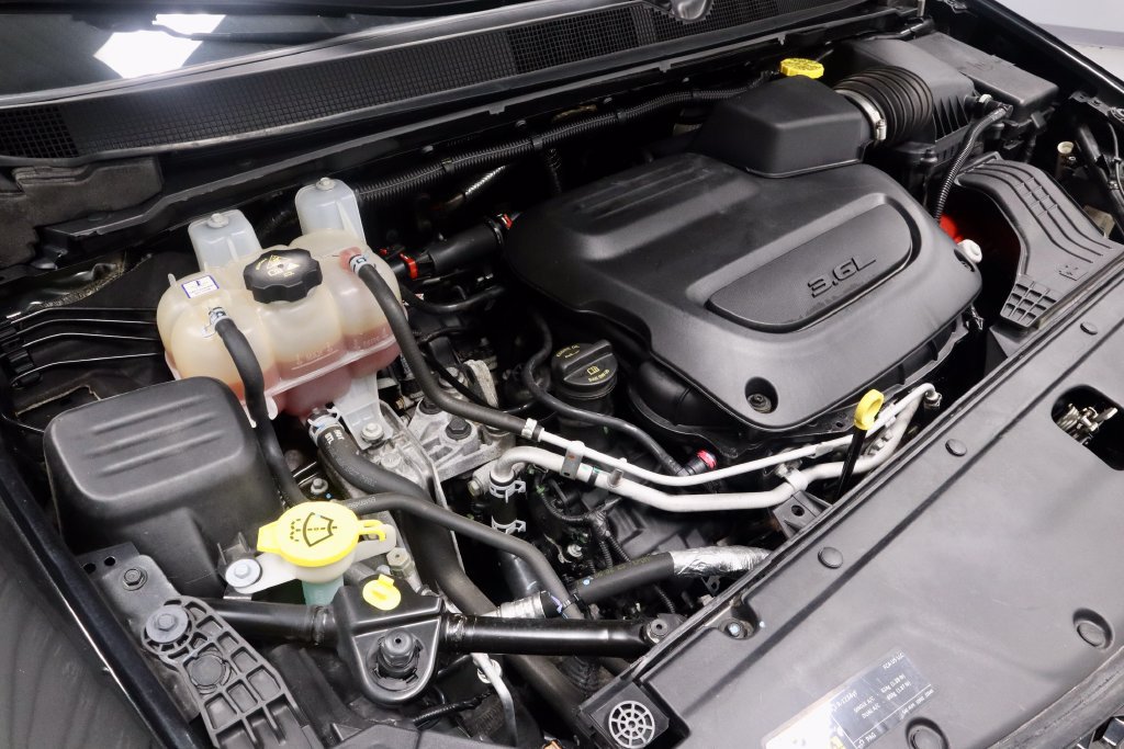 Used 2023 Chrysler Pacifica Touring-L FWD image 17