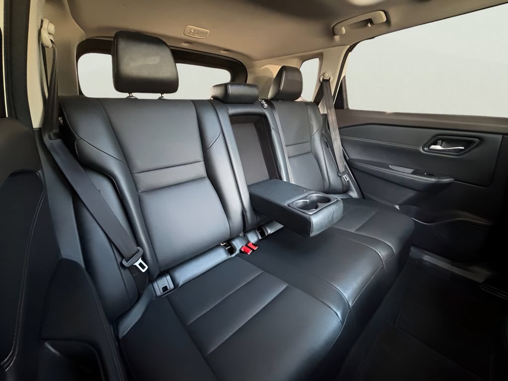 Used 2022 Nissan Rogue SV w/ SV Premium Package FWD image 10
