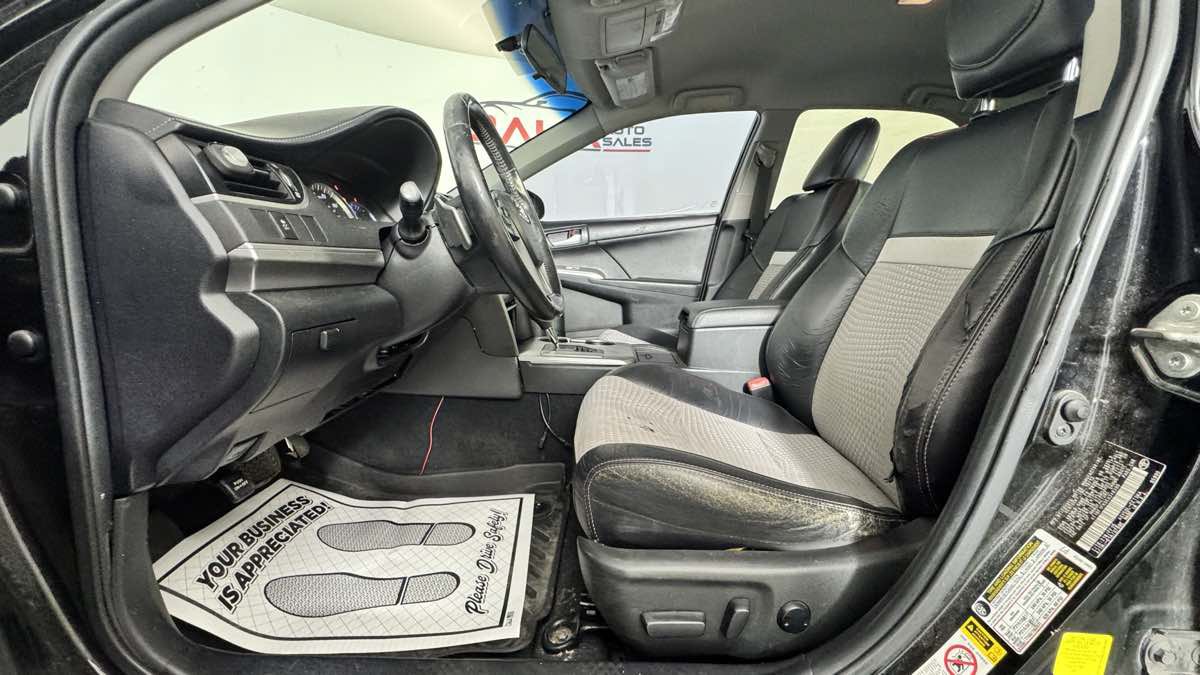 Used 2014 Toyota Camry SE FWD image 15