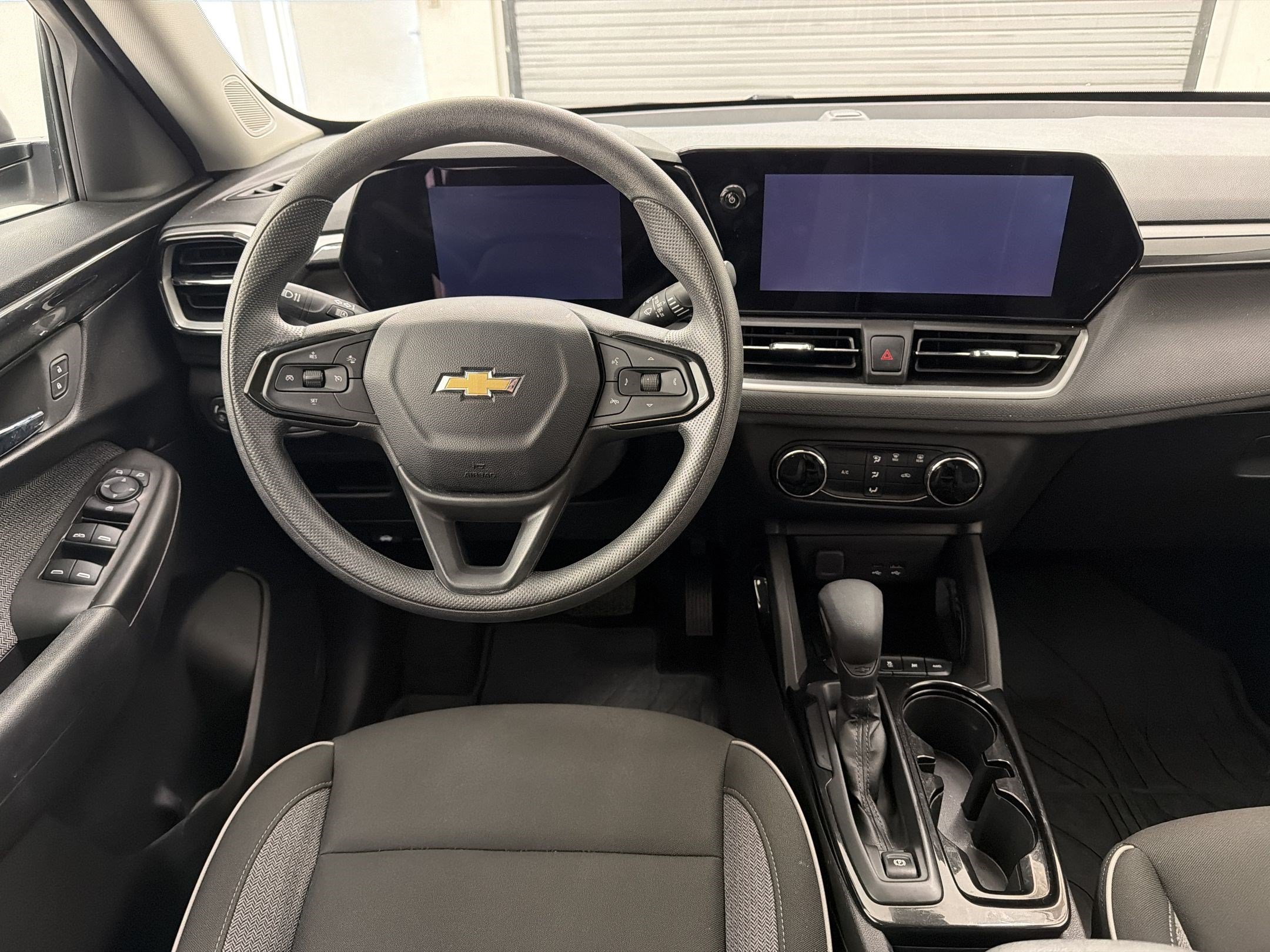 Used 2025 Chevrolet TrailBlazer LS w/ LS Convenience Package AWD/4WD image 26